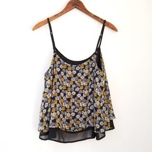E hanger M Daisies layer spaghetti strap crop top
